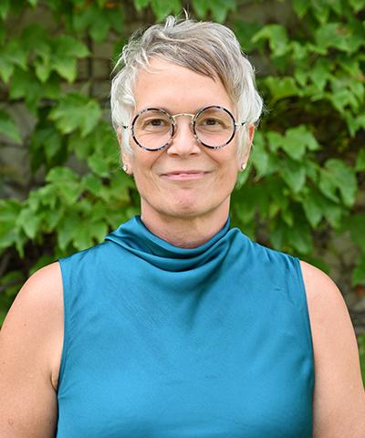 Headshot of Beth Olivares.